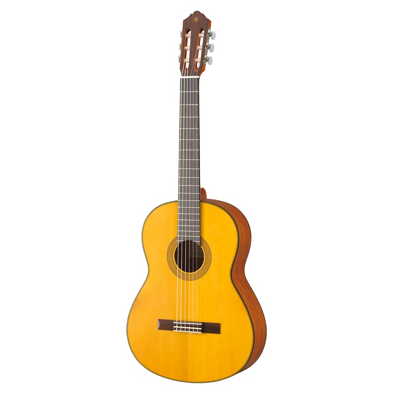 Yamaha CG122M 4/4 classical guitar in natural matte – Solid Spruce