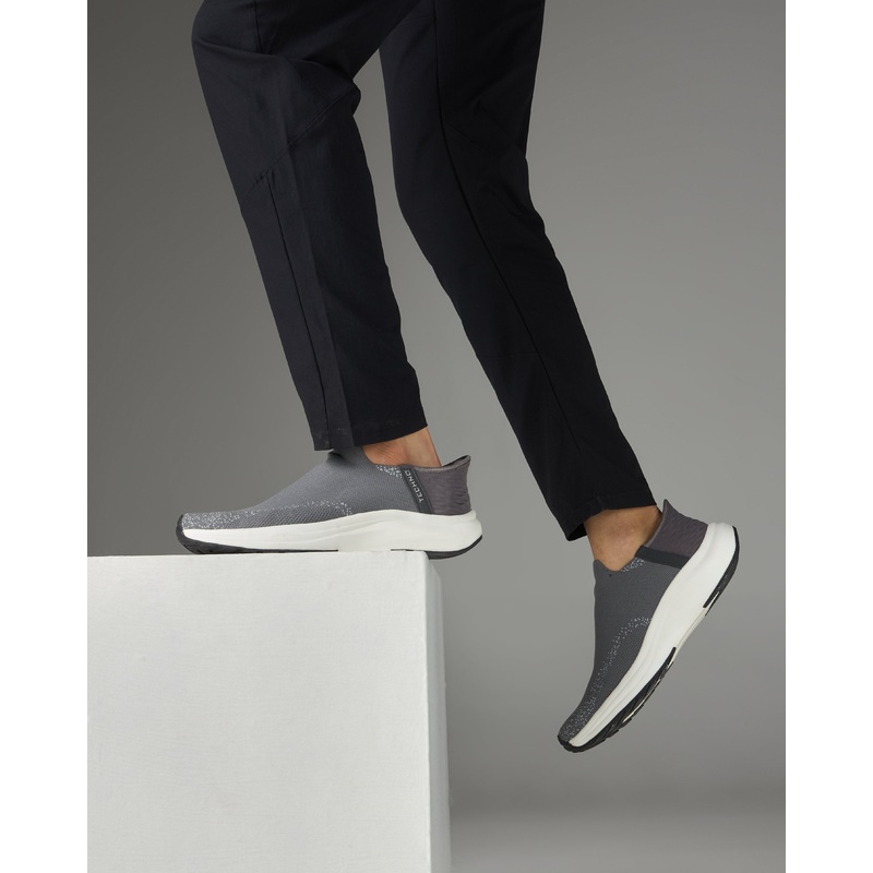 Men Zero-Hands Performance Shoes with NITROLITE